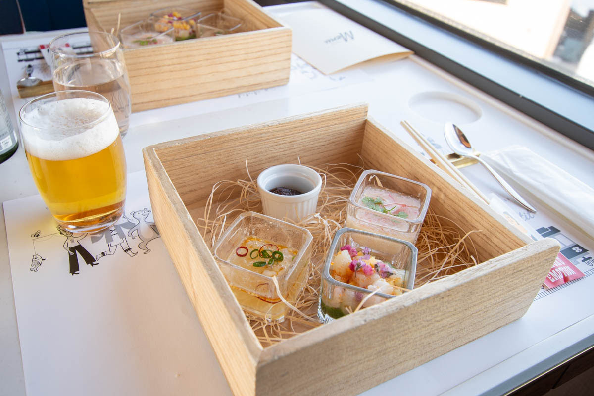 ランチコースの前菜の写真。ピーカンナッツ、蟹肉の茶わん蒸し、海鮮のタルタル仕立て、クラゲのレモン風味マリネ。