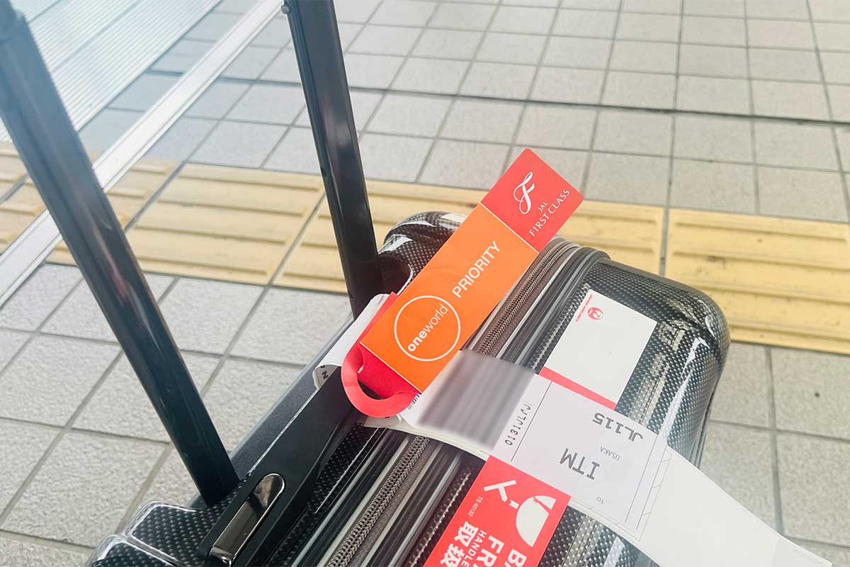 JAL国内線ファースト搭乗時の荷物の優先引き渡しタグ