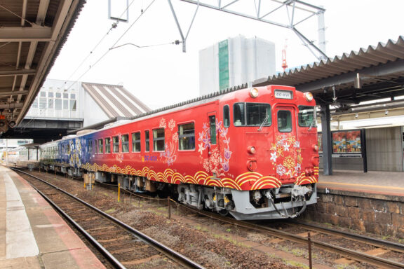〇〇のはなしの車両全景（２号車側）