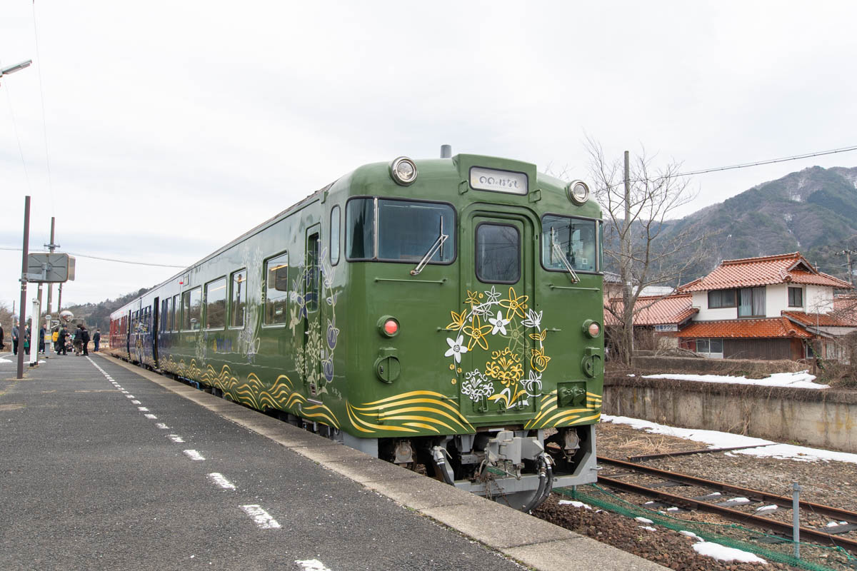 〇〇のはなしの車両全景（1号車側）