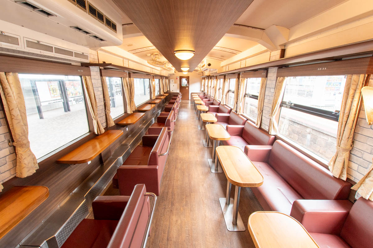 〇〇のはなし２号車の車内全景