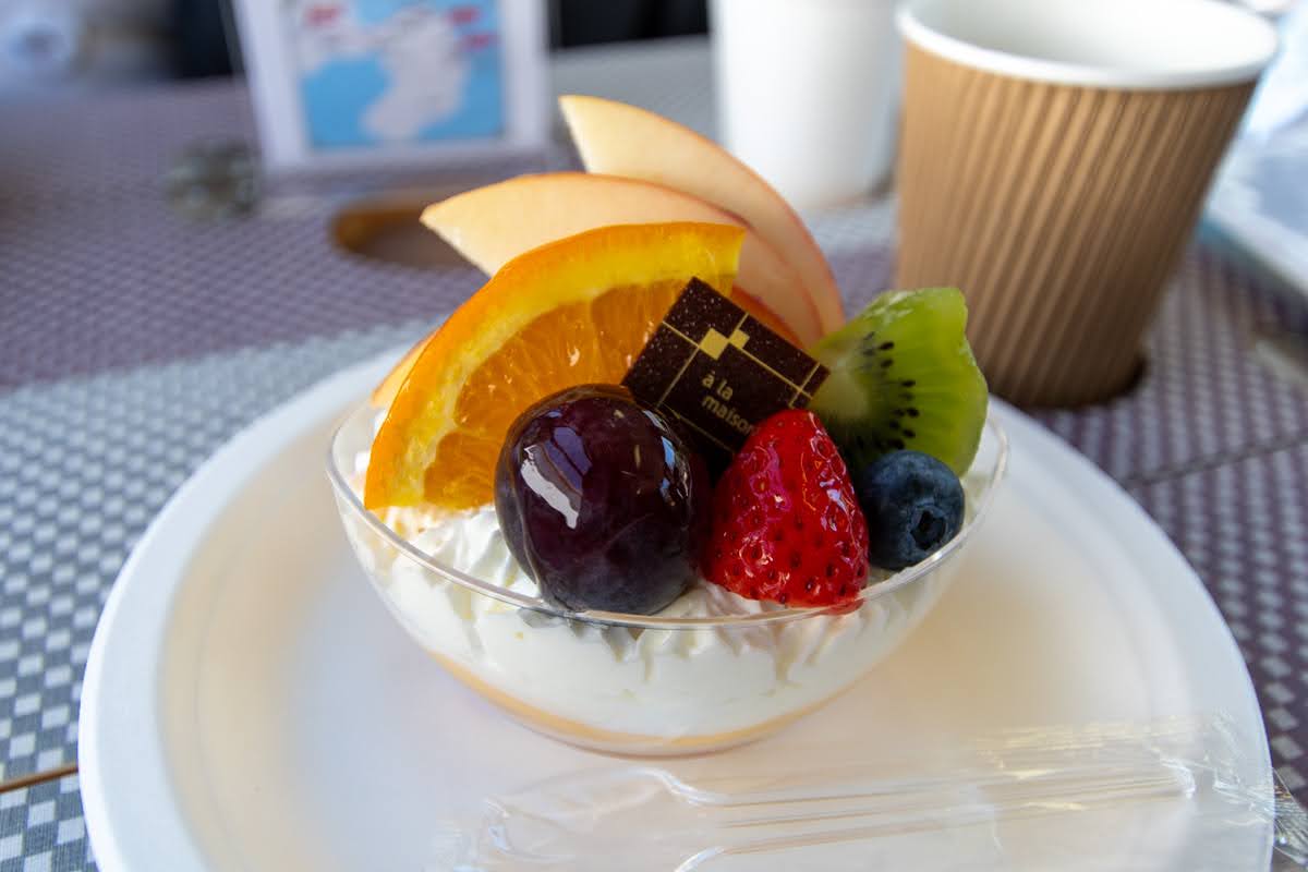 しまてつカフェトレインでいただくスイーツ