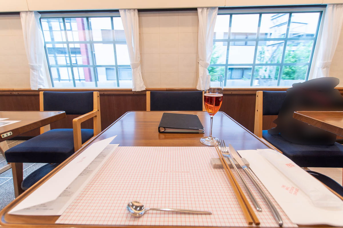 The rail kitchen chikugoの座席から見た内装