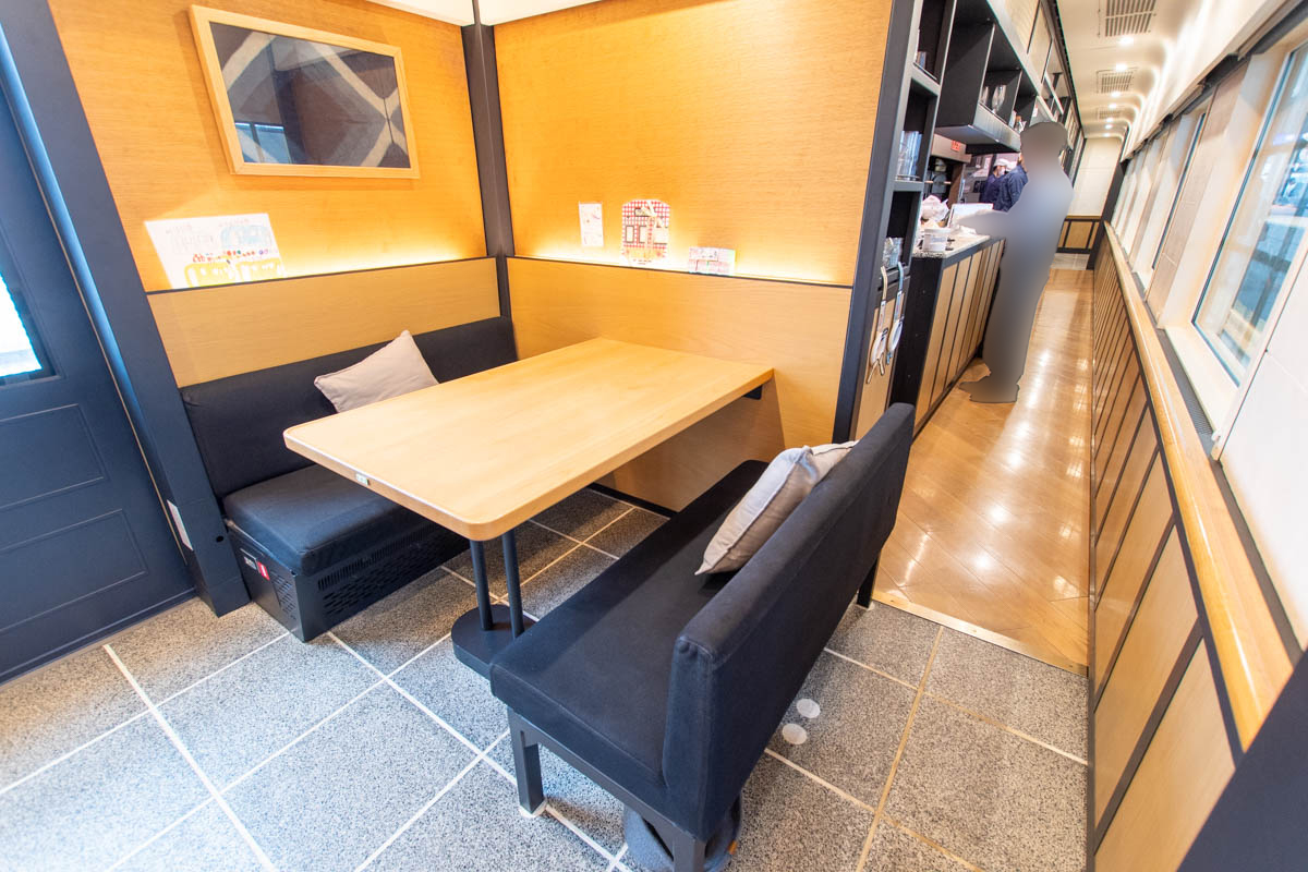 The rail kitchen chikugoの座席から見た内装３