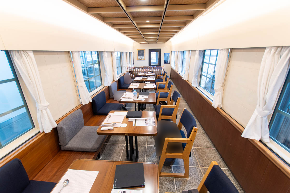 The rail kitchen chikugoのダイニング車両全景