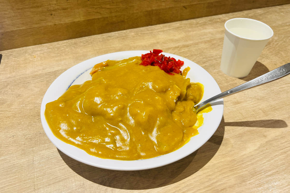 新潟の万代バスセンターの名物カレー（万代そば）