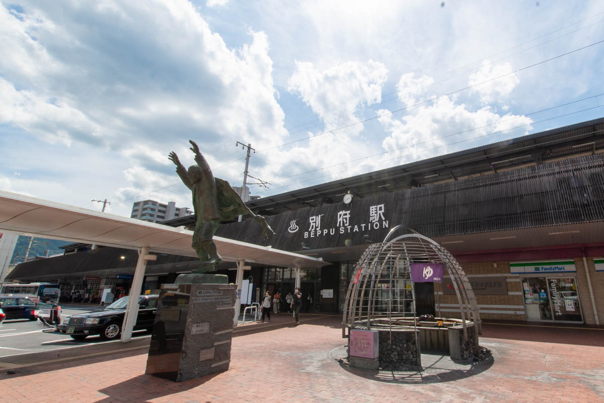 別府駅前の広場
