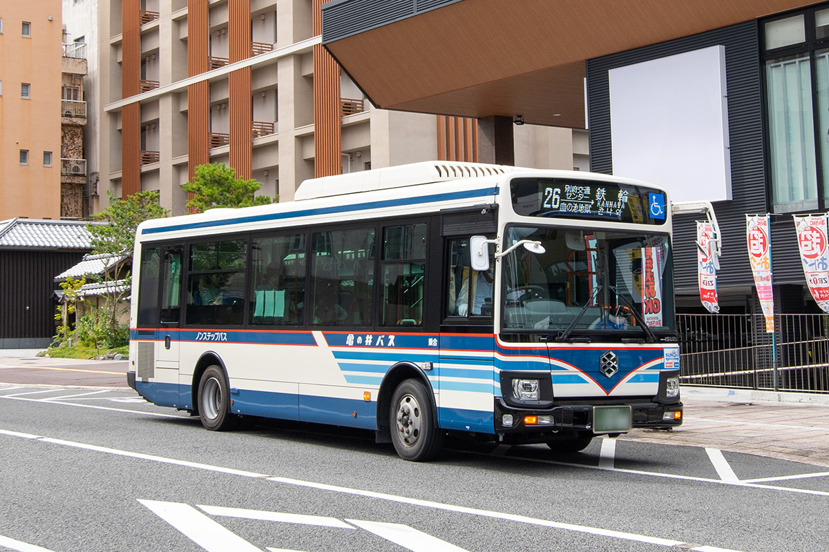 別府市内を走る亀の井バスの全景