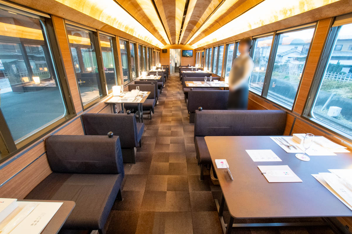 52席の至福の2号車車内全景