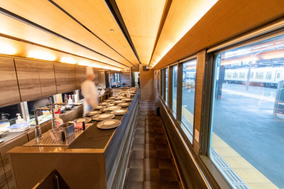 52席の至福のキッチン車両