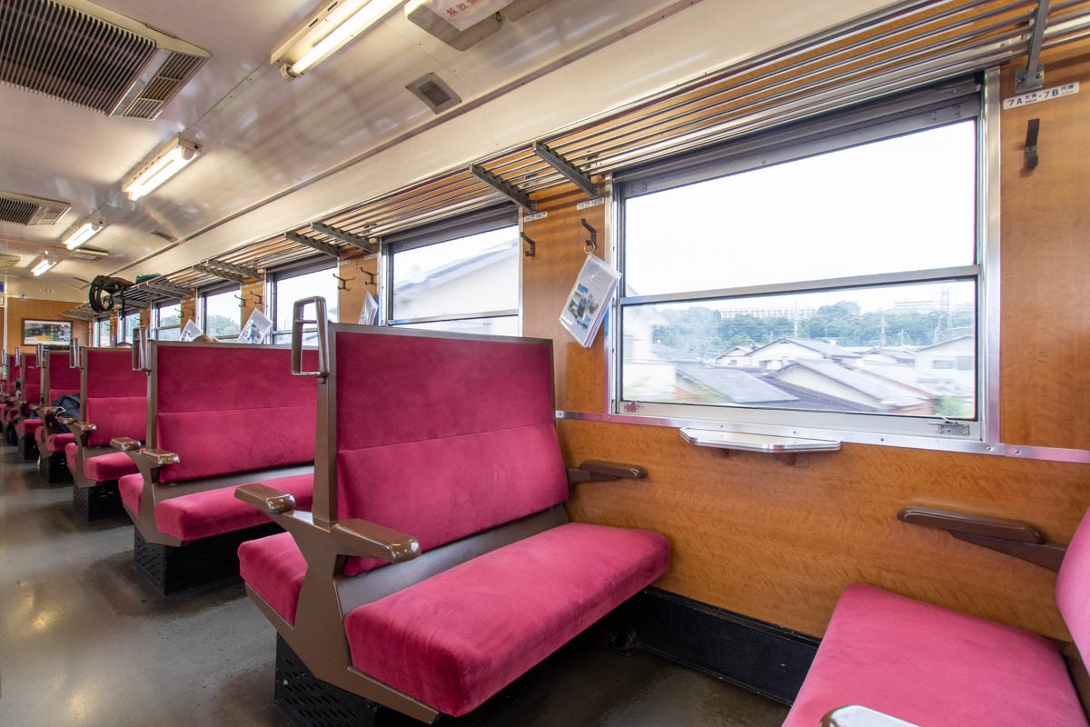 SLパレオエクスプレスの車内座席の様子