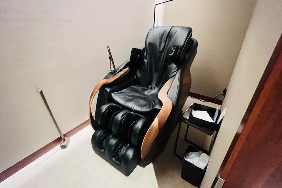 ダイヤモンド・プレミアラウンジ設置のマッサージチェア