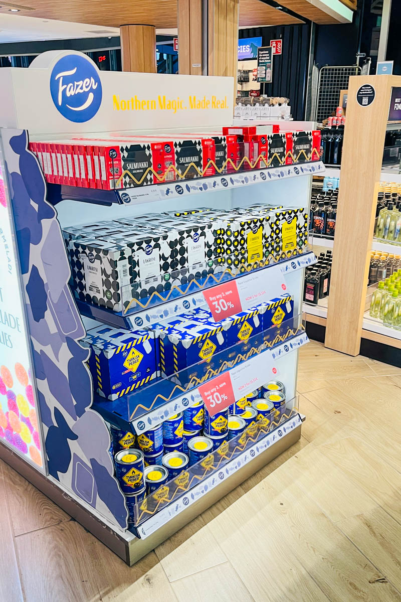 スーパーや免税店に並ぶサルミアッキ